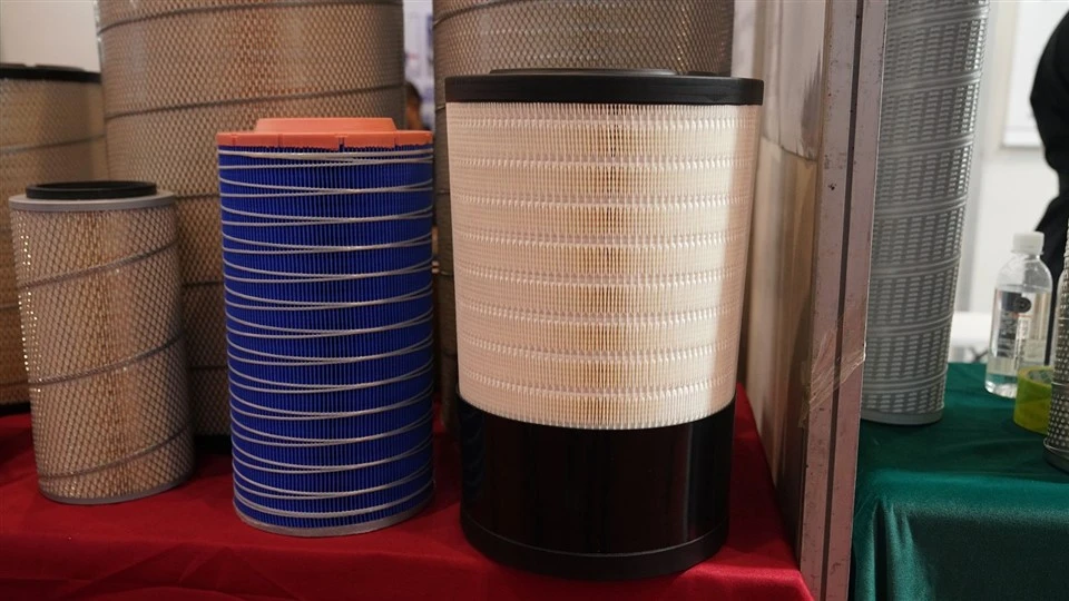 Heavy Duty Truck Air Filter Metal Spare Parts Machinery Equipment P628203 11K9-21320 11K9-21310 New Used Custom